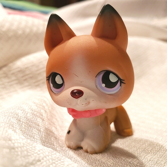 Littlest Pet Shop #112 2004  German Sheppard  Lavender Eyes - Picture 1 of 6